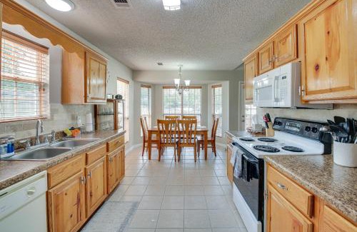 Rockwell Casa | Hot Springs Getaway with Deck, 8 Mi to Downtown!