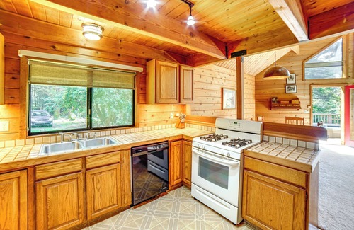 Fort Bragg Cabina | Hot Tub, 1 Mi to Beach: 12-Acre Fort Bragg Cabin!