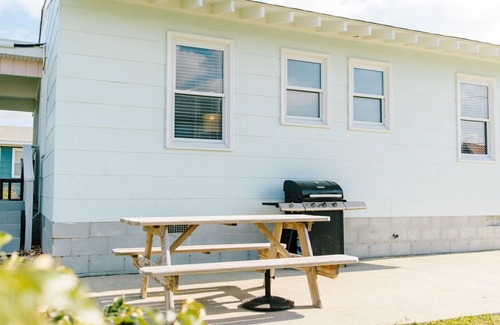 Colington Cabaña | Hot tub, 2 min. Walk to Beach! Flex Stays! Cozy 3 bed 1 full bath 2 half baths