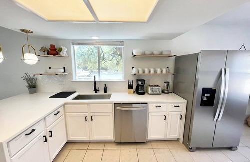 Milwood Casa | Hot tub) 4 Room Domain: Foosball