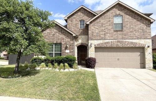 Little Elm Casa | Hot Tub 4BR Home - Huge Backyard, Game Room, Porch