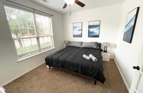 Little Elm Casa | Hot Tub 4BR Home - Huge Backyard, Game Room, Porch