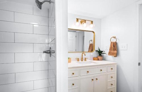 Sandusky Casa | Hot Tub 5 Mins from Cedar Point Modern Updates