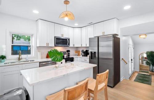 Sandusky Casa | Hot Tub 5 Mins from Cedar Point Modern Updates