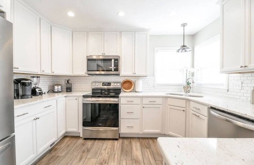 Open Gates Casa | Hot Tub | 7 Beds | Fire Pit | Patio & Grill