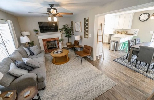 Open Gates Casa | Hot Tub | 7 Beds | Fire Pit | Patio & Grill