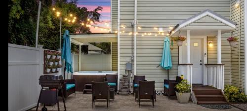 Lincolnville Casa | Hot tub- 80's Arcade- Pool table- Historic Downtown- 7 car parking
