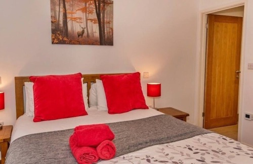 Tiverton Casa | Hot tub amazing views. Spa treatments available