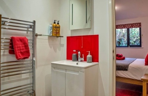 Tiverton Casa | Hot tub amazing views. Spa treatments available