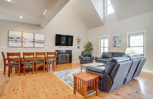 Windwood Coves Casa | Hot Tub and Amenity Access Lake Anna Retreat!