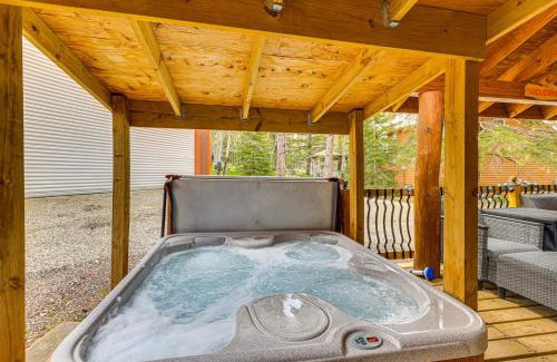Lead Casa | Hot Tub and Arcade Table Spacious Retreat in Lead