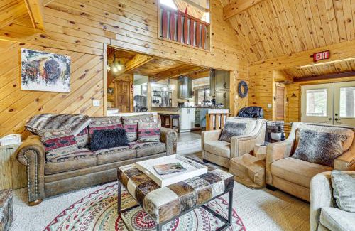 Lead Casa | Hot Tub and Arcade Table Spacious Retreat in Lead