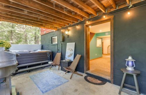 Chesapeake Ranch Estates-Drum Point Casa | Hot Tub and Beach Access Lakefront Getaway in Lusby