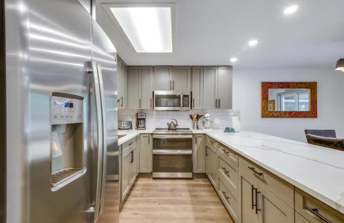 Frisco Casa | Hot Tub and Deck Family-Friendly Frisco Townhome!
