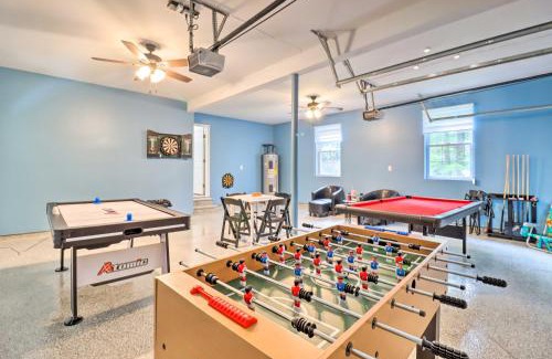 Pocono Summit Casa | Hot Tub and Deck Gorgeous Retreat in Pocono Summit!