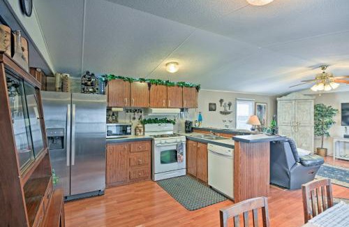 Grove Casa | Hot Tub and Deck Tranquil Home Near Grand Lake