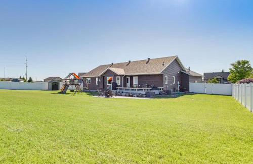 Fargo Casa | Hot Tub and Fenced Yard Spacious Fargo Home!