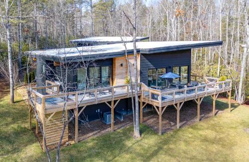Pisgah Forest Casa | Hot Tub and Fire Pit Modern North Carolina Retreat