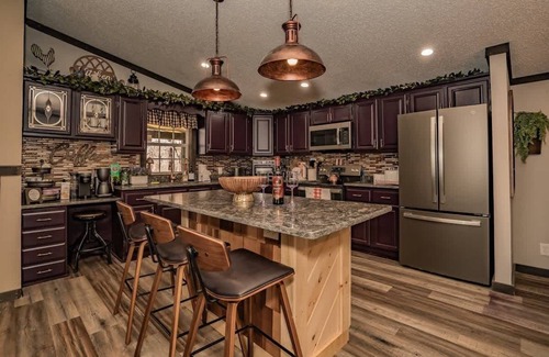 Sevierville Cabaña | Hot Tub and Fire Pit, Conveniently Situated betwee