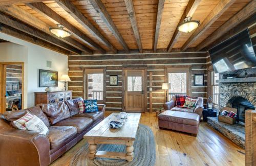 Franklin Casa | Hot Tub and Fire Pit Secluded Gem in Franklin