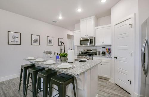 Lubbock Casa | Hot Tub and Game Room Raider Resort in Lubbock