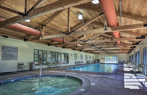 Redmond Casa | Hot Tub and Golf View Eagle Crest Resort Escape!