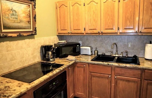 Holiday Island Cabina | Hot Tub and indoor Jetted Tub, Golfing, Lake View