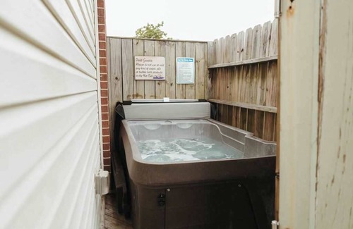 Holiday Island Cabina | Hot Tub and indoor Jetted Tub, Golfing, Lake View
