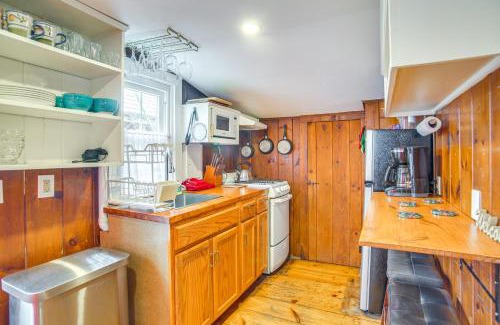 South Yarmouth Casa | Hot Tub and Kayaks Dog-Friendly House in Yarmouth