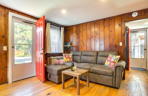 South Yarmouth Casa | Hot Tub and Kayaks Dog-Friendly House in Yarmouth