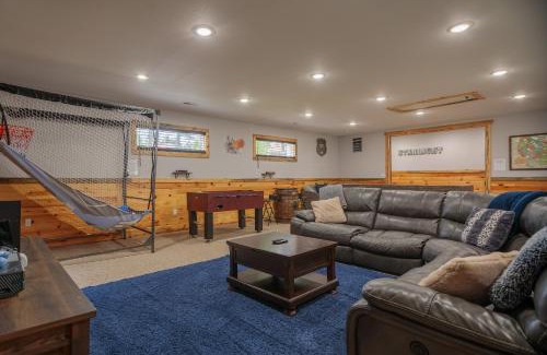 Kodak Casa | Hot Tub and Mini Golf Mtn-View Haven in Kodak!