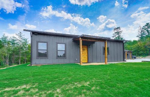 Unaka Casa | Hot Tub and Mtn Views Pet-Friendly Englewood Cabin