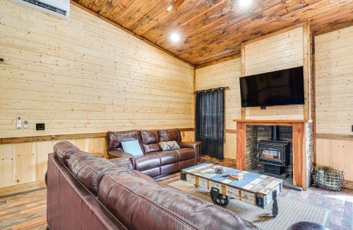 Unaka Casa | Hot Tub and Mtn Views Pet-Friendly Englewood Cabin