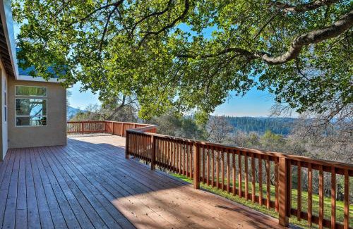 Columbia Casa | Hot Tub and Mtn Views Peaceful Columbia Retreat!