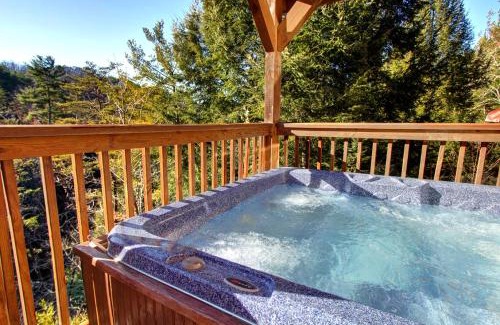 Caton Casa | Hot tub and pool table- perfect 2 BR log cabin!