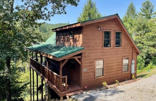 Caton Casa | Hot tub and pool table- perfect 2 BR log cabin!