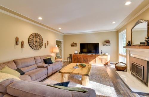 Arnold Casa | Hot Tub and Pool Table Cabin Near Calaveras Park!