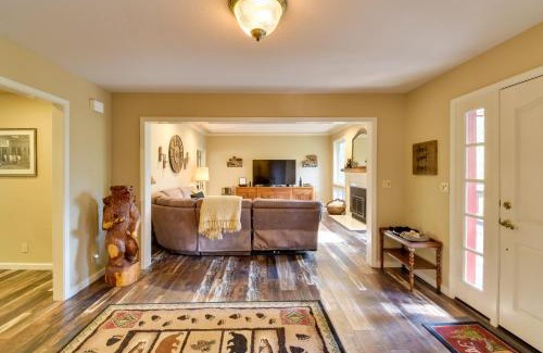 Arnold Casa | Hot Tub and Pool Table Cabin Near Calaveras Park!