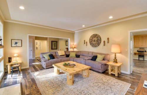 Arnold Casa | Hot Tub and Pool Table Cabin Near Calaveras Park!
