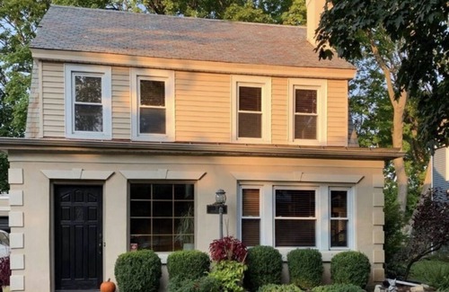 Albany Casa | Hot tub and private dead end road -super comfy cozy stay in Albany, NY.