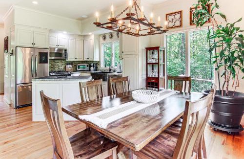 Landrum Casa | Hot Tub and Trail Access Treehouse in Landrum!