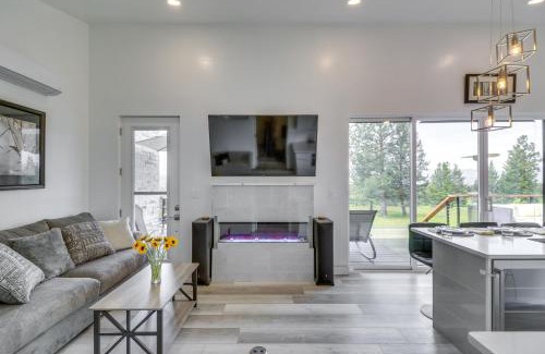 Eureka Casa | Hot Tub and Views Sunset Valley Retreat in Eureka
