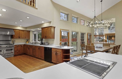 Rockford Casa | HOT TUB - Arcade Room - Theater - Gym - Sauna