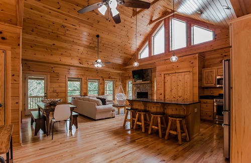 Laurel Ridge Casa | Hot Tub/Balcony Views/Gameroom