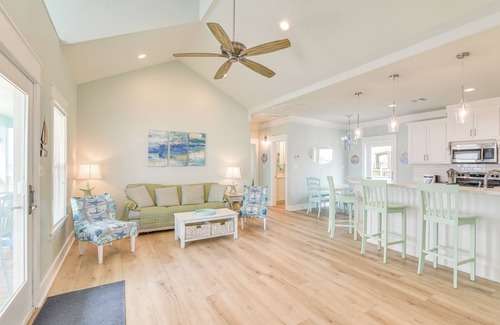 Gilchrist Casa | Hot Tub + Bay Views: Beachfront Gilchrist Retreat