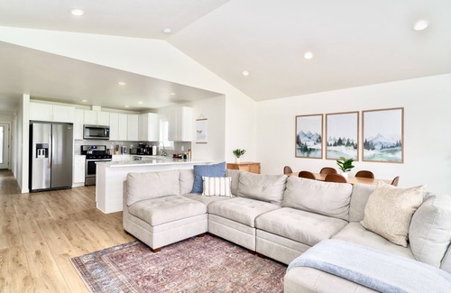 Forks Casa | Hot Tub, Breakfast, and ideally located near Olympic National Park