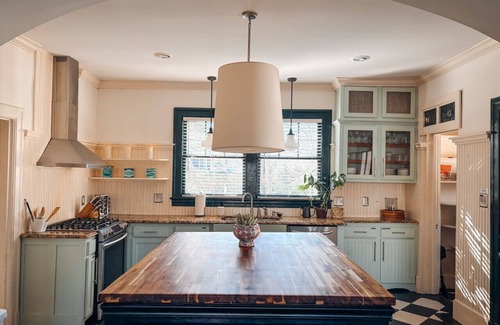 Greensboro Casa | Hot Tub - Chefs Kitchen-Fenced Yard- Historic Home