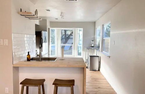 Milwood Casa | *hot tub Chic Domain 4 BR + foosball |2 homes