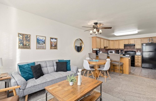 Red Lodge Casa | Hot Tub, Convenient Location- Mountain View Villa