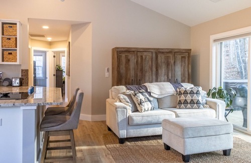 Beech Mountain Cabina | Hot Tub, Cozy, Central Air and Heat, 5 minutes to the Ski Resort! Yes, Deer!